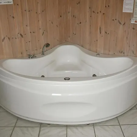 Stunning In With Sauna ميدِلفارت